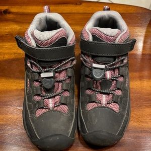 Girls Keen hiking boots. Like-new condition.